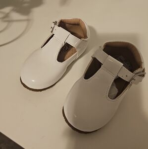 A Bear Co White Baby shoes